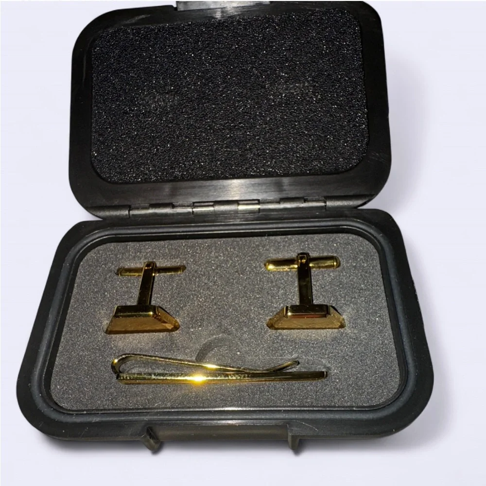 Ridge 24K Gold - Cufflinks & Tie Bar Set was told that set has 1/8th ounce gold - Picture 7 of 12